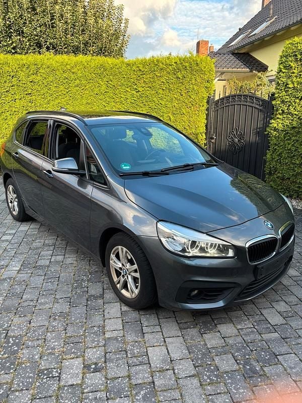 Grau Gebraucht 2015 BMW 220 Active Tourer Van / Kleinbus | 12.500 € (Fairer Preis) - Bild 1/4