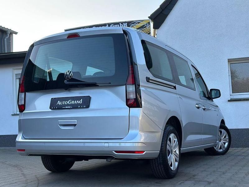 Gebraucht VW Caddy Maxi 102 PS (75 kW) 2023 Silber Van / Kleinbus