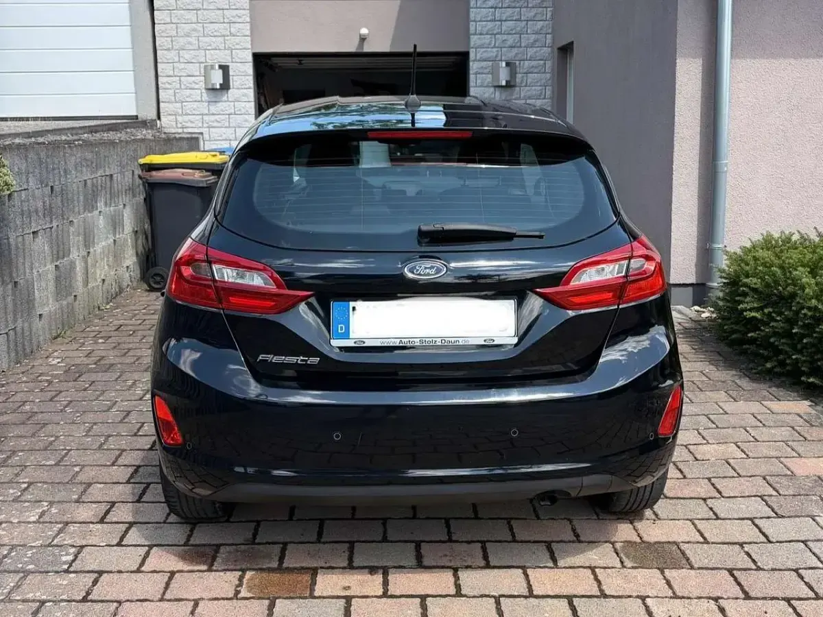 Gebraucht Ford Fiesta Cool & Connect 86 PS (63 kW) 2017 Schwarz Kleinwagen