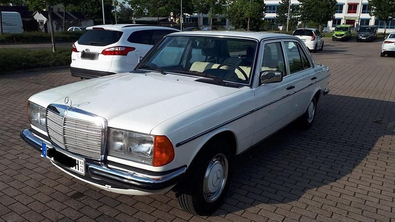 Brugt Mercedes E280 177 HK (130 kW) 1976 Hvid Sedan