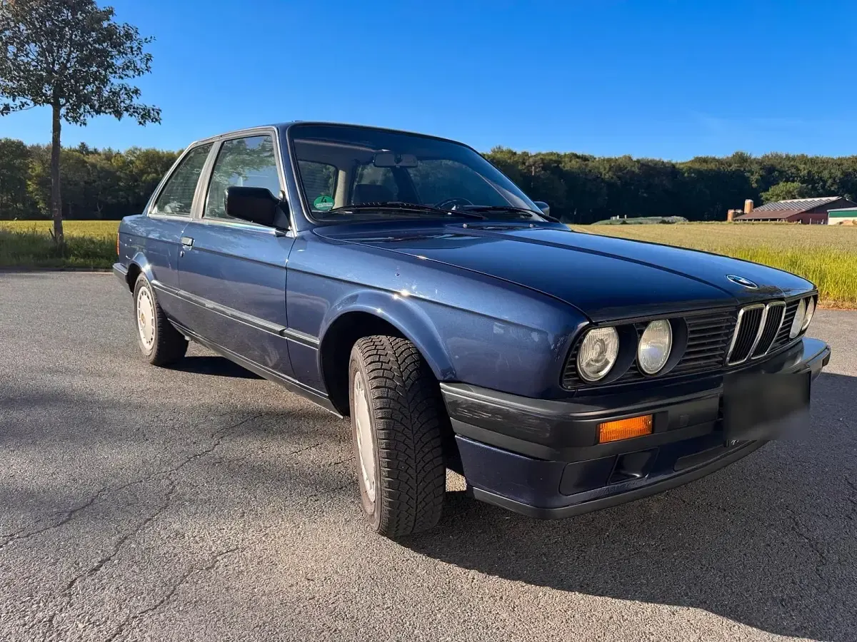 Gebraucht BMW 318 113 PS (83 kW) 1991 Blau Limousine