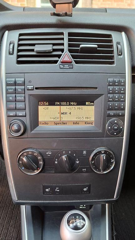 Gebraucht Mercedes B180 109 PS (80 kW) 2010 Silber Van / Kleinbus