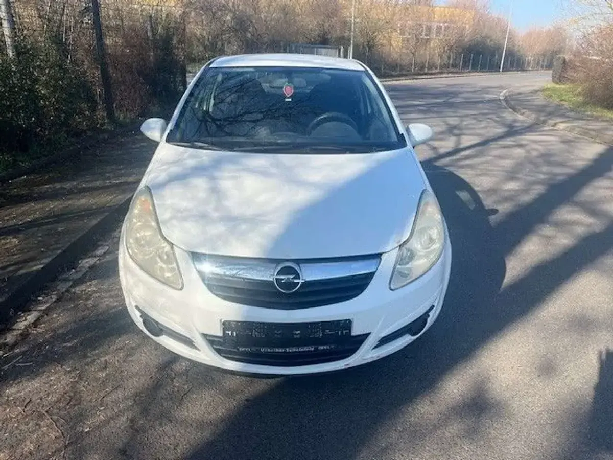 Gebraucht Opel Corsa Selection 69 PS (50 kW) 2010 Casabl/arctic/eisweiss/kaolin Kleinwagen