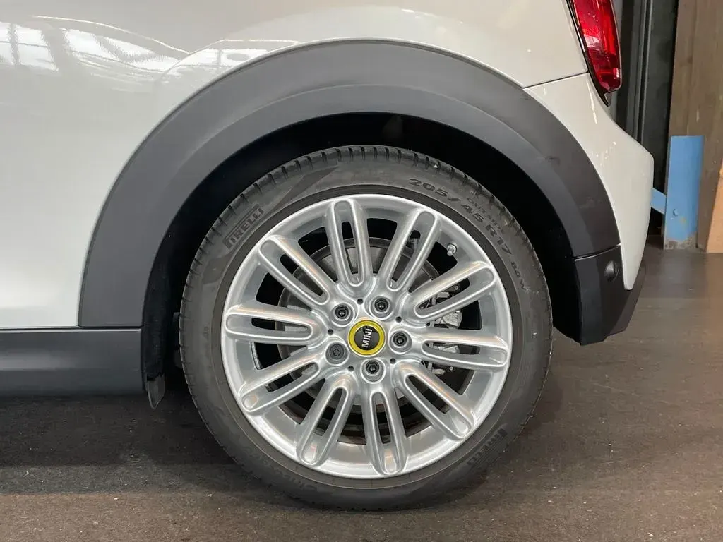 Gebraucht Mini Cooper SE Classic 135 kW (184 PS) 2021 Silber Kleinwagen