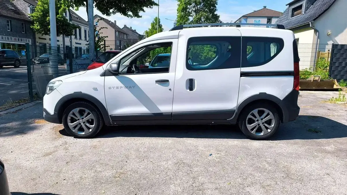 Gebraucht Dacia Dokker Stepway 90 PS (66 kW) 2015 Gletscherweiss Van / Kleinbus