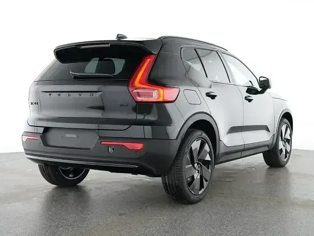 Gebraucht Volvo XC40 163 PS (119 kW) 2025 Schwarz SUV