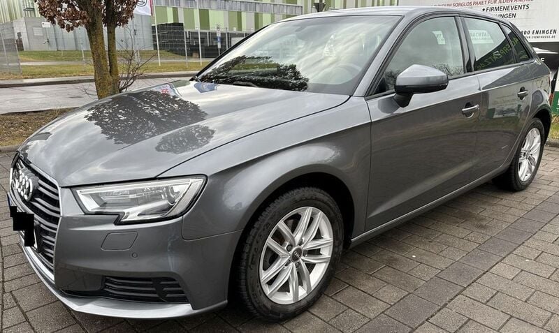Grau Gebraucht 2020 Audi A3 Sportback Limousine | 18.890 € (Superpreis) - Bild 1/4