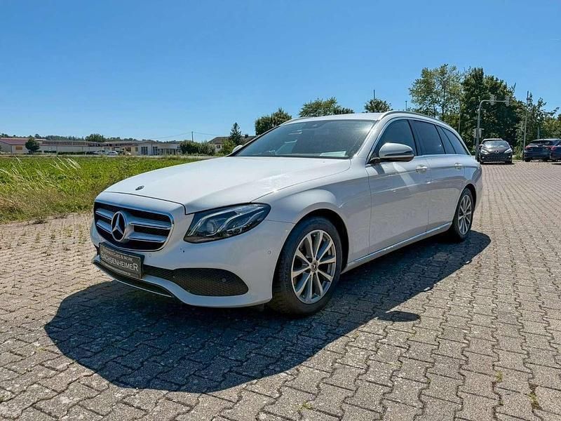 Polarweiss unilack Gebraucht 2017 Mercedes E220 Kombi | 18.590 € (Guter Preis) - Bild 1/4