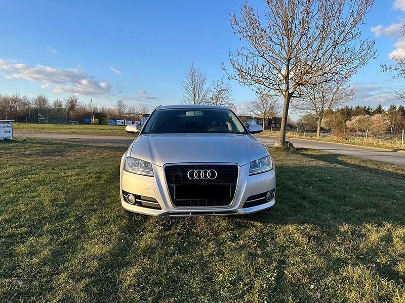 Gebraucht Audi A3 Attraction 105 PS (77 kW) 2012 Silber Kleinwagen