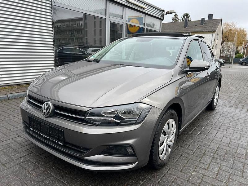 Gebraucht VW Polo Comfortline 95 PS (69 kW) 2019 Limestone grey Limousine
