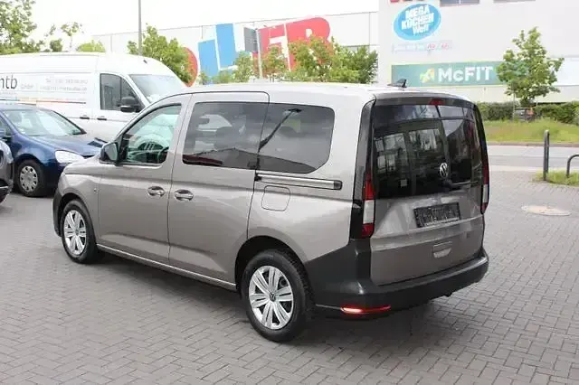 Używany VW Caddy 122 KM (89 kW) 2022 Beżowy Minivan