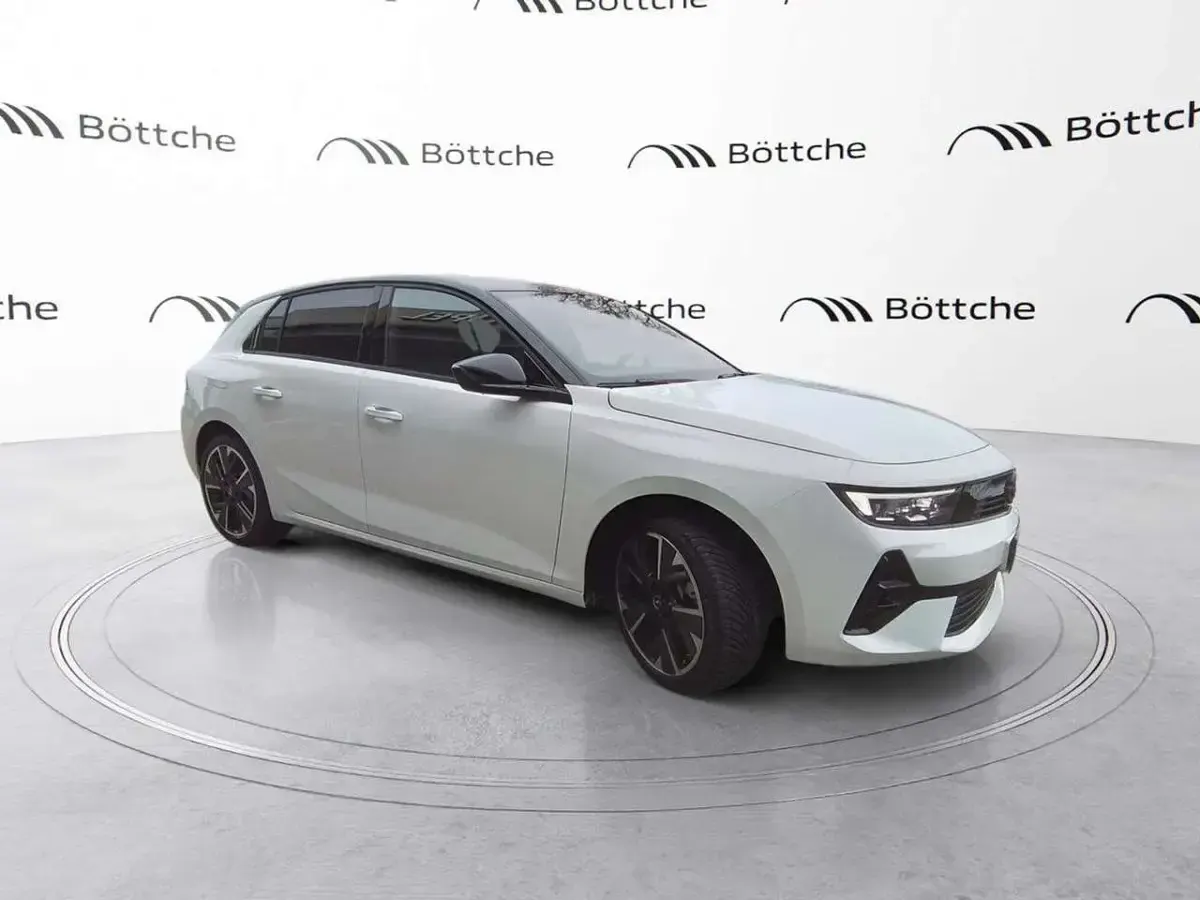 Neu Opel Astra 114 kW (156 PS) 2026 Lack weiss banquise/typ aussen Limousine
