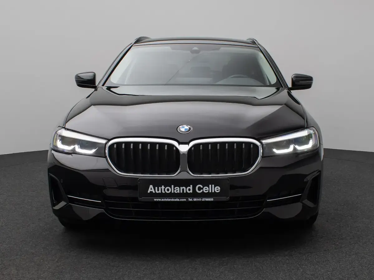 Gebraucht BMW 530 Sport Line 245 PS (180 kW) 2023 Schwarz 2668schwarz Limousine