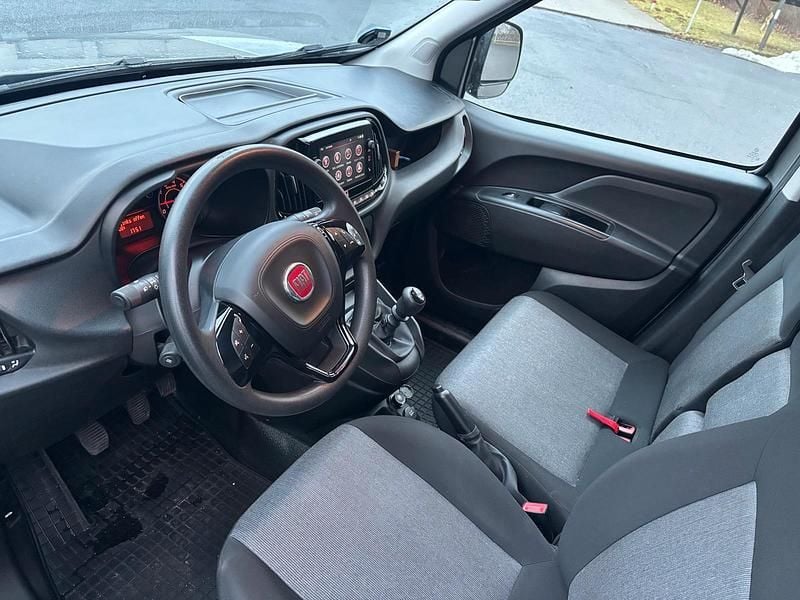 Gebraucht Fiat Doblò 101 PS (74 kW) 2022 Grau Van / Kleinbus