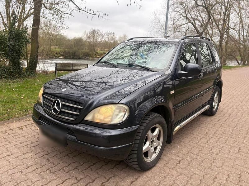 Gebraucht Mercedes ML320 218 PS (160 kW) 2000 Schwarz SUV