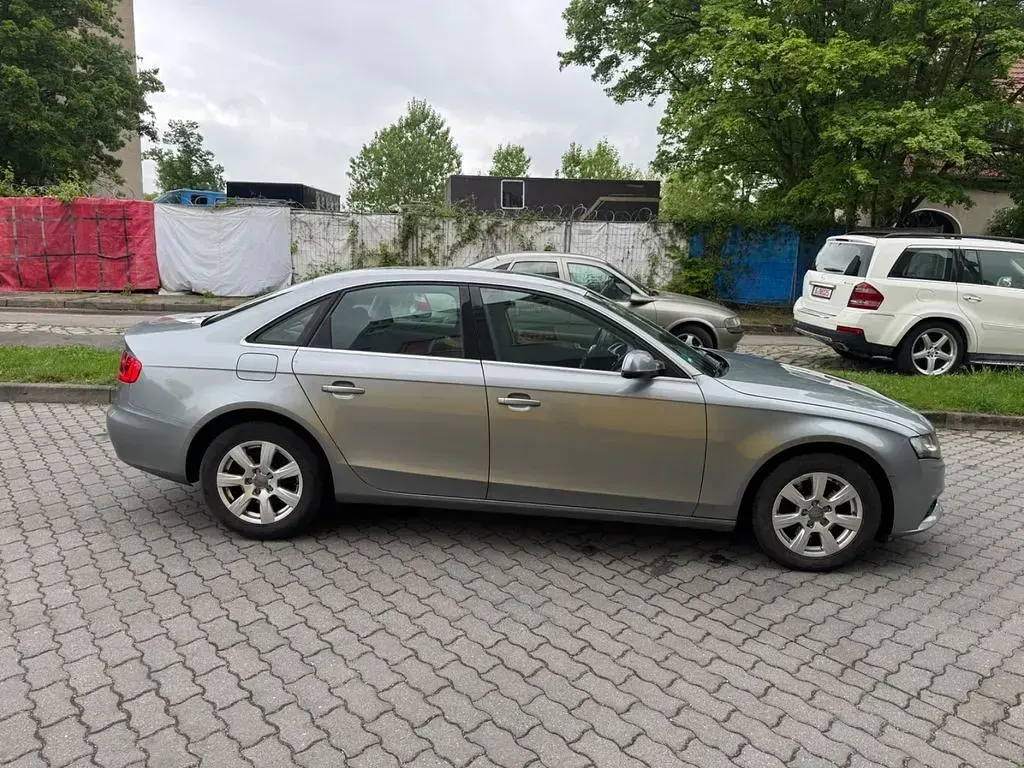 Second-hand Audi A4 Ambiente 120 CP (88 kW) 2011 Gri Berlinǎ