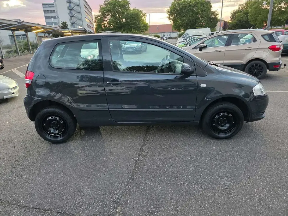 Używany VW Fox Basis 54 KM (39 kW) 2007 Szary Hatchback