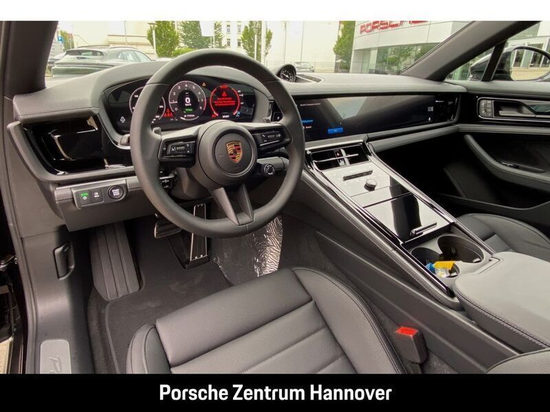 Gebraucht Porsche Panamera 470 PS (345 kW) 2024 Tiefschwarzmetallic Kleinwagen