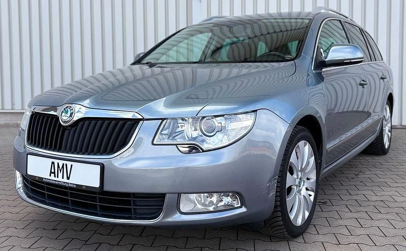 Gebraucht Skoda Superb Elegance 140 PS (102 kW) 2012 Grau Kombi