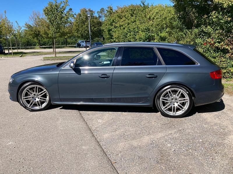 Blau Gebraucht 2009 Audi S4 Comfort Kombi | 16.500 € (Etwas zu teuer) - Bild 1/4