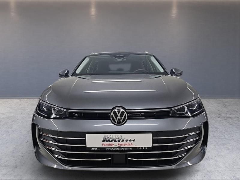 Gebraucht VW Passat IQ Drive 150 PS (110 kW) 2024 Grau Kombi