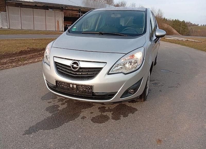 Gebraucht Opel Meriva Selection 101 PS (74 kW) 2011 Silber Van / Kleinbus