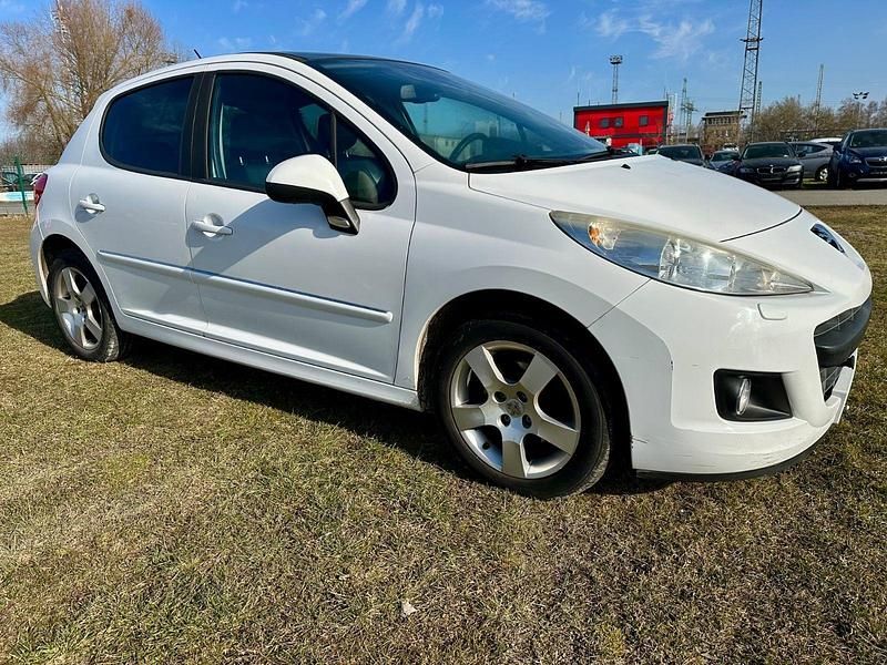 Gebraucht Peugeot 207 Premium 120 PS (88 kW) 2010 Weiß Limousine