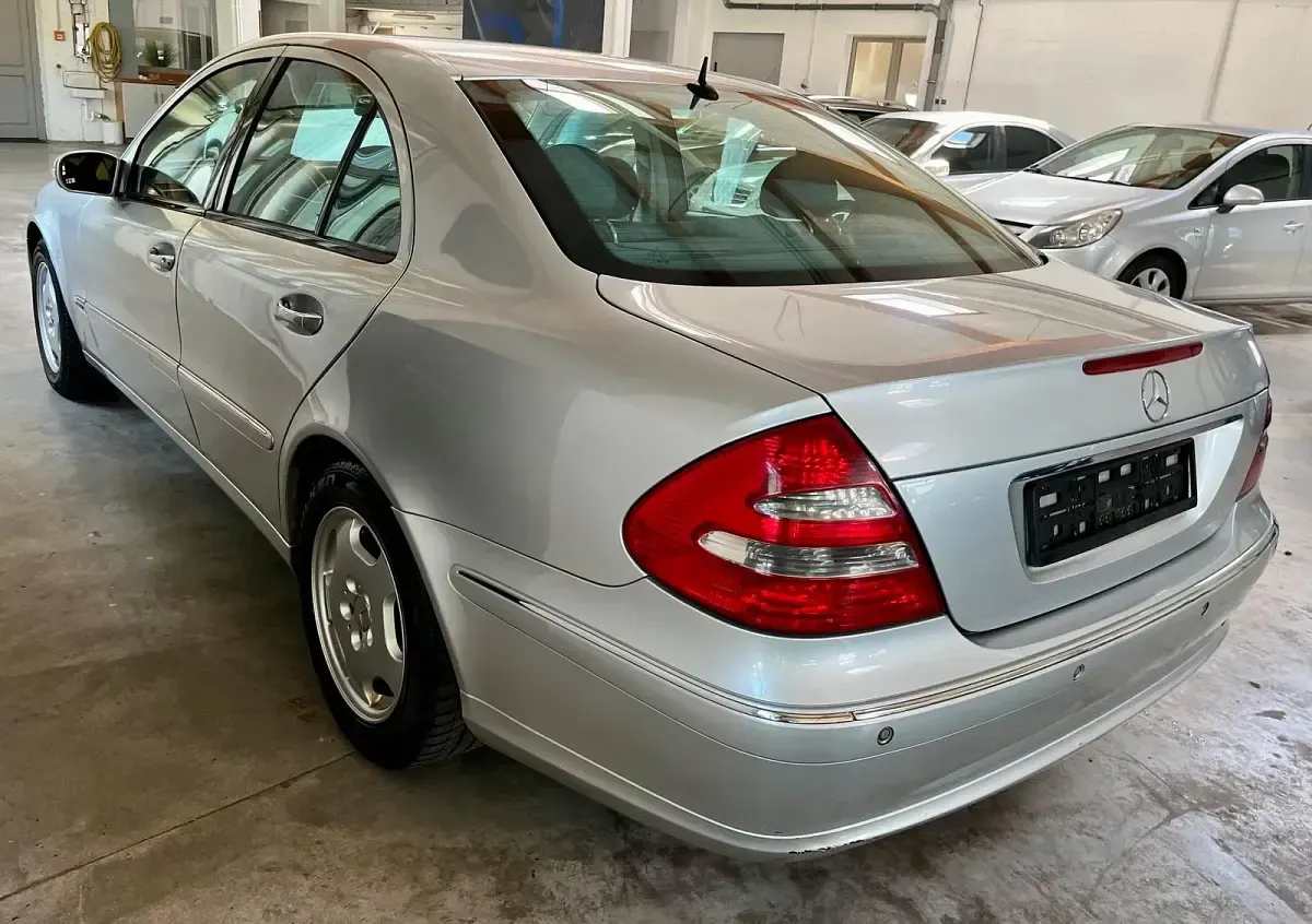 Gebraucht Mercedes E270 Elegance 177 PS (130 kW) 2002 Silber Limousine