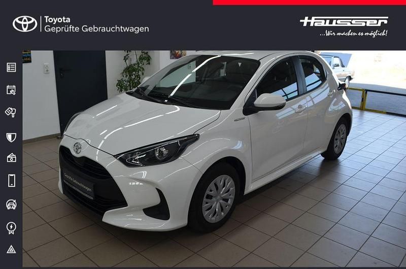 Gebraucht Toyota Yaris Basis 72 PS (52 kW) 2022 Schneeweiß Kleinwagen