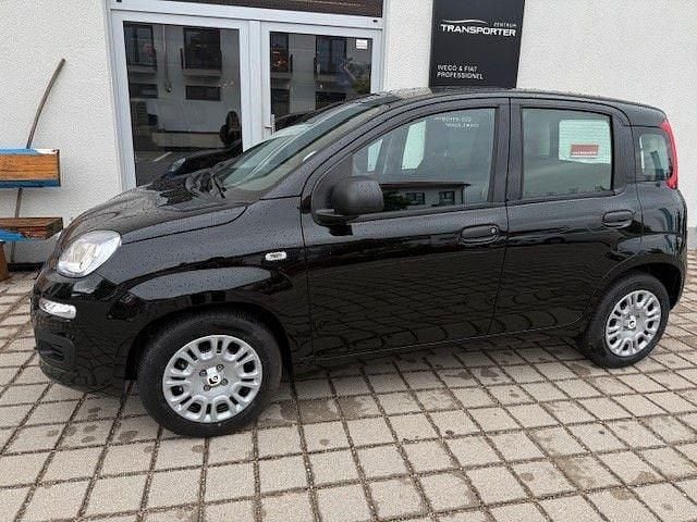 Neu Fiat Panda 69 PS (50 kW) 2025 Schwarz Limousine