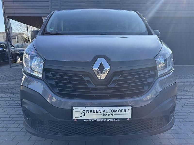 Gebraucht Renault Trafic Komfort 116 PS (85 kW) 2015 Taupegrau Van / Kleinbus