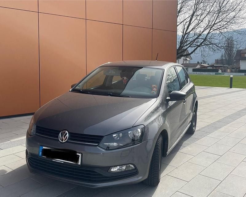 Gebraucht VW Polo Trendline 75 PS (55 kW) 2015 Grau Kleinwagen
