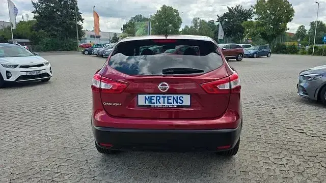 Gebraucht Nissan Qashqai 360º 163 PS (119 kW) 2015 Rot SUV