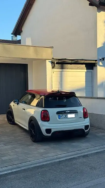 Używany Mini John Cooper Works 231 KM (169 kW) 2017 Biały Hatchback