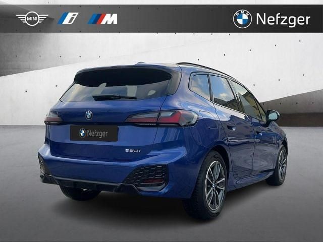 Gebraucht BMW 220 Active Tourer M Sport 154 PS (113 kW) 2025 Portimao blau metallic Van / Kleinbus