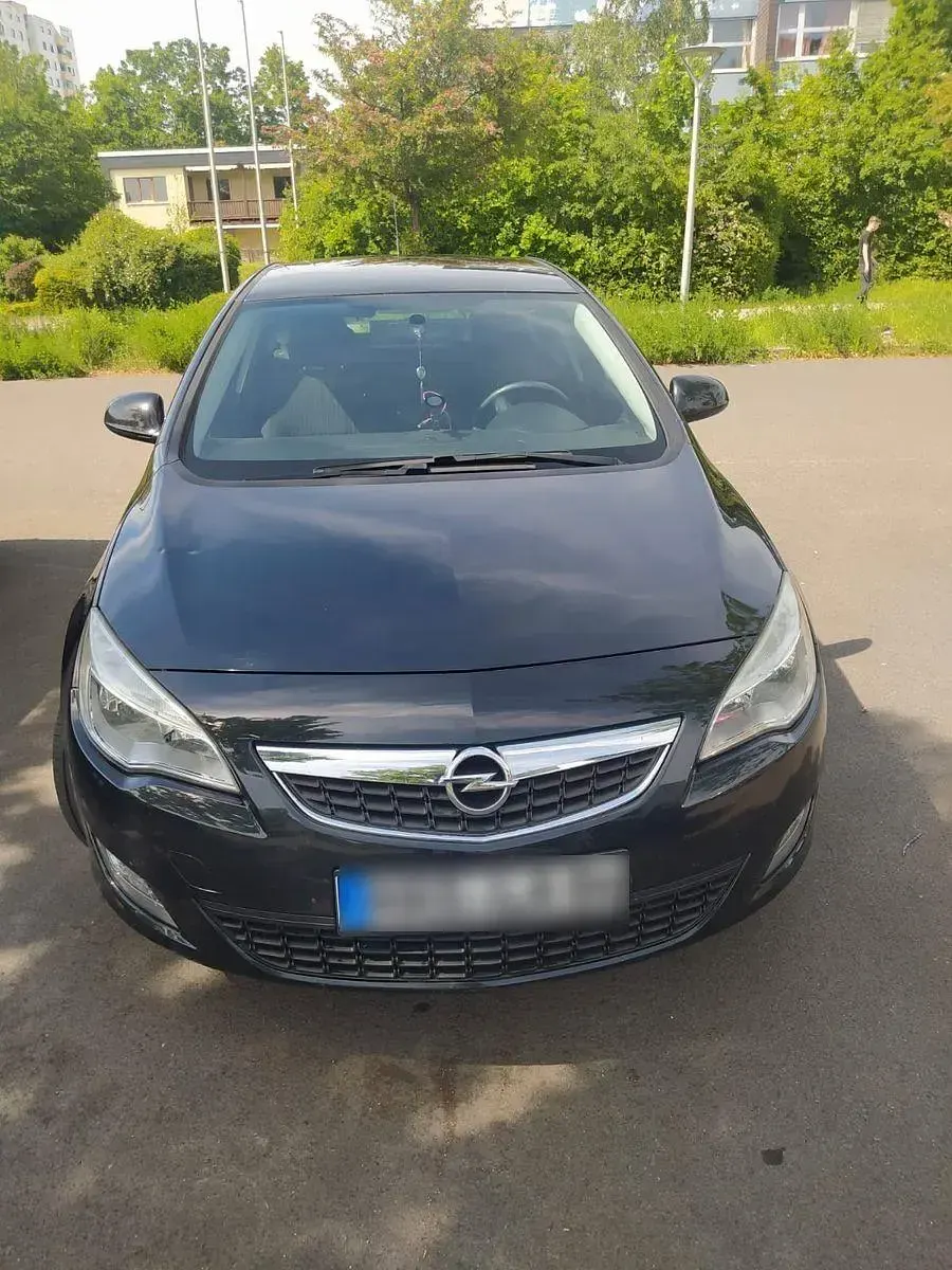 Gebraucht Opel Astra 110 PS (80 kW) 2012 Schwarz Limousine