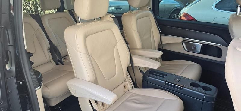 Gebraucht Mercedes V300 237 PS (174 kW) 2024 Schwarz Van / Kleinbus