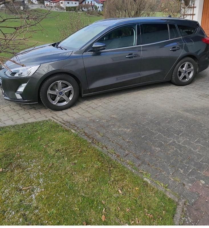 Gebraucht Ford Focus 125 PS (91 kW) 2019 Grau Kombi
