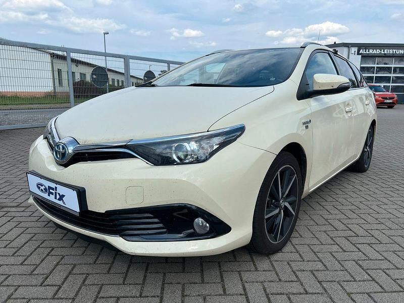 Weiß Gebraucht 2018 Toyota Auris Touring Sports Edition-S Kombi | 12.490 € (Etwas zu teuer) - Bild 1/4