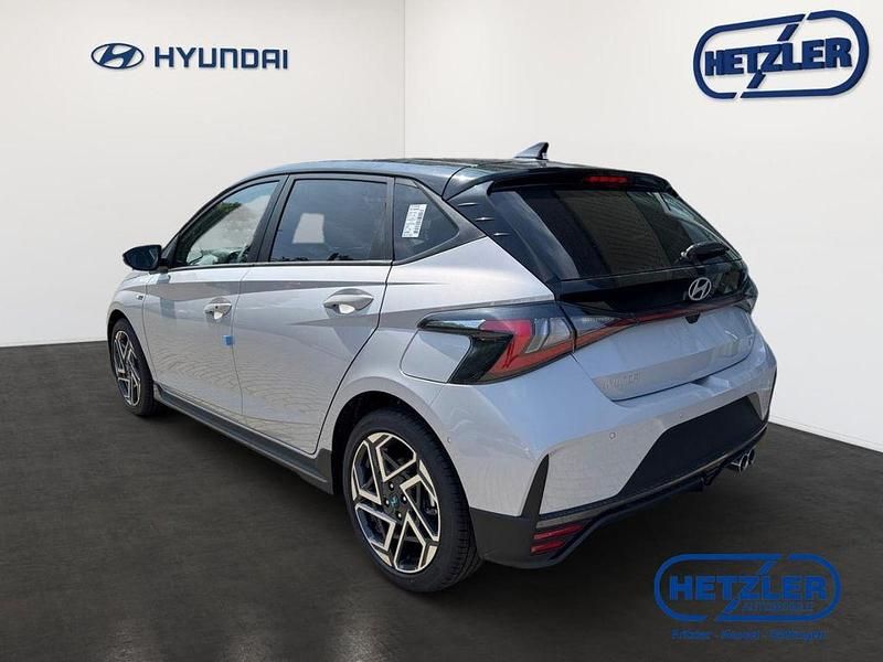 Neu Hyundai i20 N Line 101 PS (74 kW) 2025 Lumen grey/ phantom black / mi Limousine