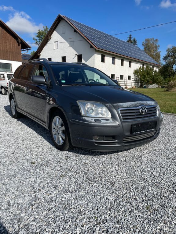 Grau Gebraucht 2005 Toyota Avensis Kombi | 999 € (Guter Preis) - Bild 1/4