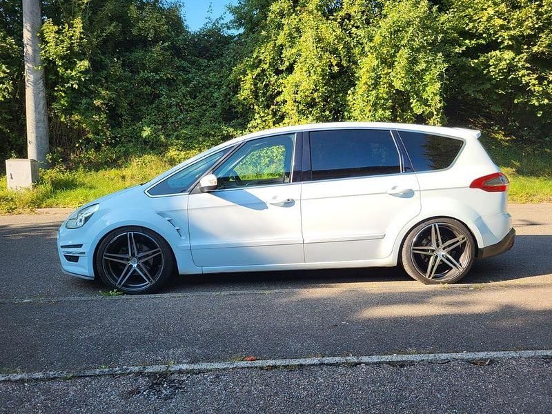 Weiß Gebraucht 2013 Ford S-MAX Titanium Van / Kleinbus | 8.499 € (Fairer Preis) - Bild 1/4