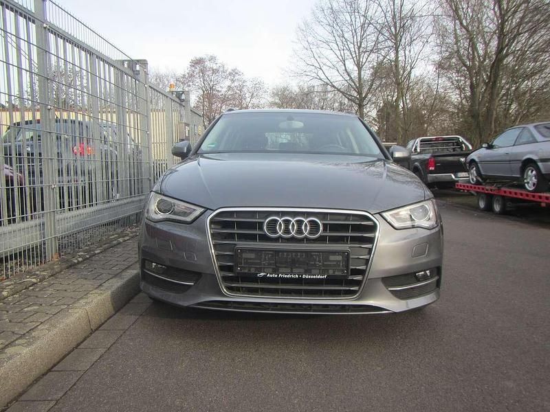 Gebraucht Audi A3 Ambiente 110 PS (80 kW) 2014 Monsungrau metallic Limousine
