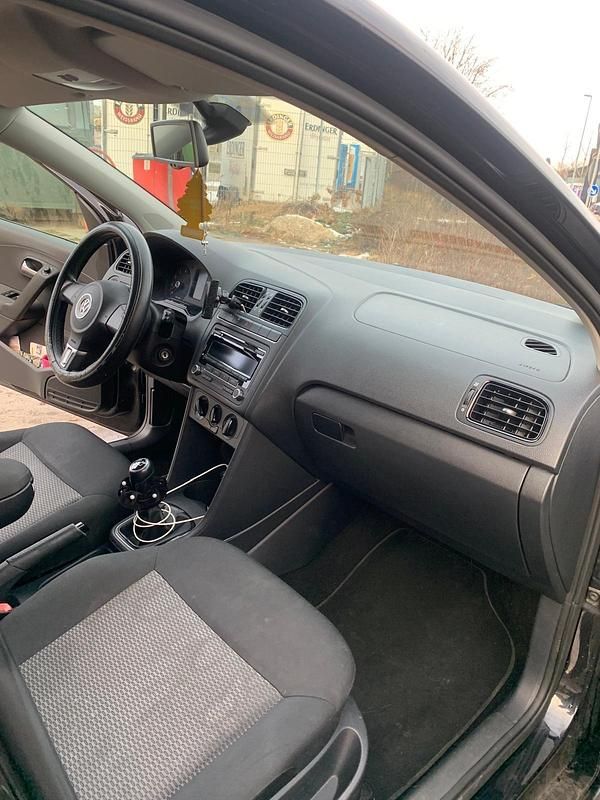 Gebraucht VW Polo 90 PS (66 kW) 2012 Schwarz Kleinwagen