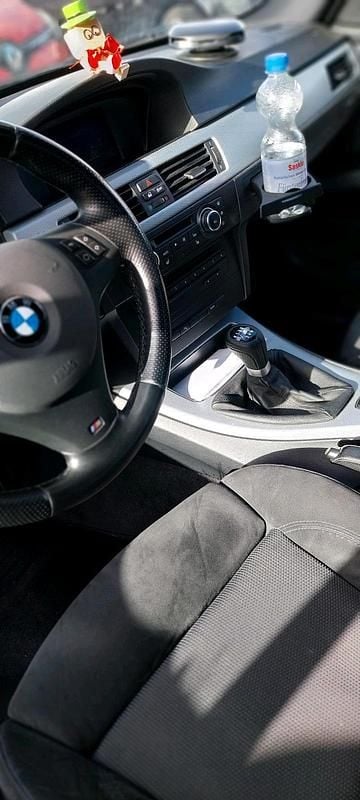 Gebraucht BMW 320 170 PS (125 kW) 2011 Schwarz Limousine