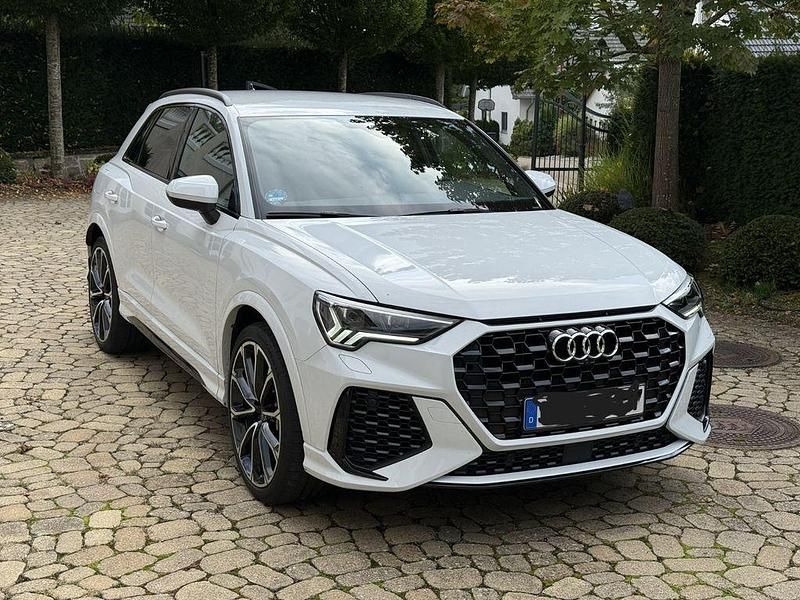 Weiß Gebraucht 2023 Audi RS Q3 Sport SUV | 57.500 € (Fairer Preis) - Bild 1/4