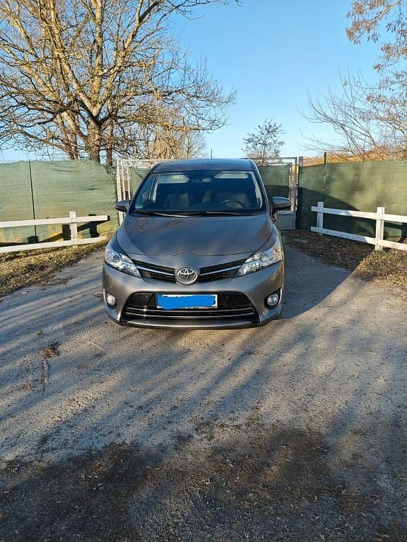 Gebraucht Toyota Verso Multidrive S 147 PS (108 kW) 2014 Grau Van / Kleinbus