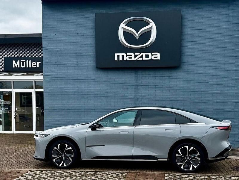 Neu Mazda 6e Takumi-Line 189 kW (258 PS) 2026 Grau Limousine