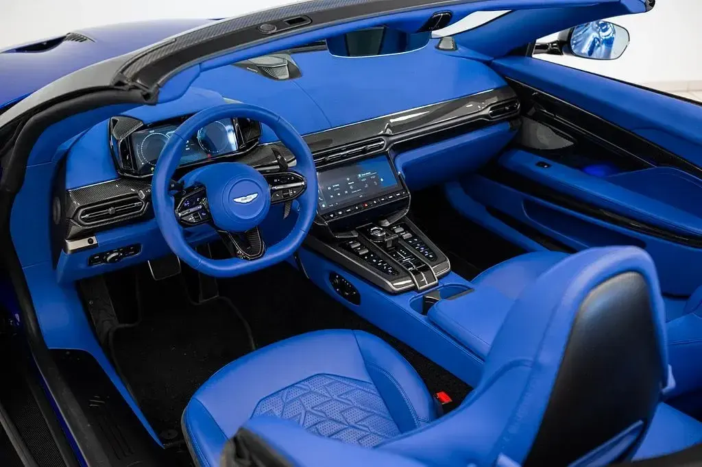 Gebraucht Aston Martin Vanquish 835 PS (614 kW) 2025 Blau Cabrio