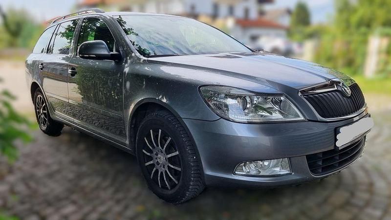 Grau Gebraucht 2013 Skoda Octavia Best of Kombi | 7.500 € (Fairer Preis) - Bild 1/4